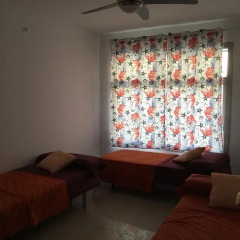Отель Go Bcn Hostal Ideal Badal Стандартный номер с различными типами кроватей (общая ванная комната) фото 6
