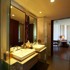 Отель Sunrise Premium Resort Hoi An 5* Люкс с различными типами кроватей фото 3
