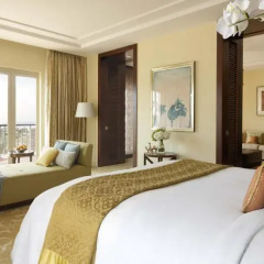Отель The Ritz-Carlton, Dubai Люкс с различными типами кроватей
