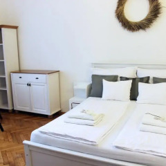 Апартаменты Romantic Downtown Apartments Апартаменты фото 33