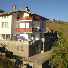 Отель Guest House Sarievi Болгария, Чепеларе - отзывы, цены и фото номеров - забронировать отель Guest House Sarievi онлайн балкон