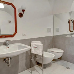 Отель Prime 1Br Ba Apt Next Colosseum Италия, Рим - отзывы, цены и фото номеров - забронировать отель Prime 1Br Ba Apt Next Colosseum онлайн ванная
