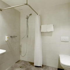 Отель easyHotel Brussels City Centre 3* Улучшенный номер с различными типами кроватей фото 8