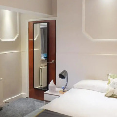 United Lodge Hotel & Apartments 3* Люкс с различными типами кроватей