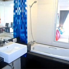 Апартаменты Chic Karon Studio Sea View ванная