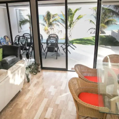 Отель Beachfront Villa вид на фасад