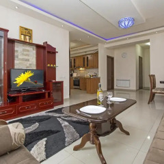 Апартаменты FlatsInYerevan - Apartments at Aram Street (New Building) комната для гостей