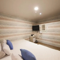 Отель K-guesthouse Sinchon 2 2* Стандартный номер с различными типами кроватей фото 7