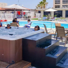 Отель Ajman Beach Hotel ОАЭ, Аджман - 3 отзыва об отеле, цены и фото номеров - забронировать отель Ajman Beach Hotel онлайн бассейн фото 3