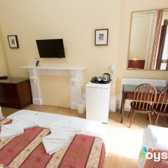 Dolphin Hotel 3* Стандартный семейный номер с двуспальной кроватью фото 20