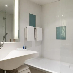 Отель Novotel Lyon Gerland Musée des Confluences 4* Улучшенный номер с различными типами кроватей фото 7