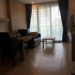 Отель The CHEZZ Metro Life Condo by Room Plus Паттайя комната для гостей фото 3