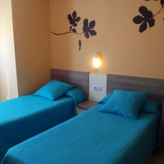 Отель Apartamentos Querol Вальдерробрес детские мероприятия