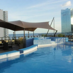 Hotel Bahia Suites бассейн