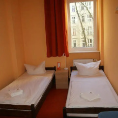 Happy Go Lucky Hotel + Hostel Стандартный номер фото 4