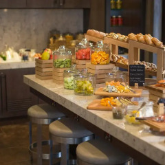 Отель Calgary Marriott Downtown Hotel Канада, Калгари - отзывы, цены и фото номеров - забронировать отель Calgary Marriott Downtown Hotel онлайн питание фото 2