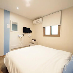 Отель K-guesthouse Sinchon 2 2* Стандартный номер с двуспальной кроватью фото 3