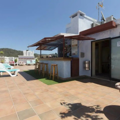 Отель Hostal Ferrer Испания, Сан-Антони-де-Портмань - отзывы, цены и фото номеров - забронировать отель Hostal Ferrer онлайн бассейн фото 3