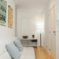 Отель Alfama Yellow House 2* Улучшенные апартаменты с различными типами кроватей