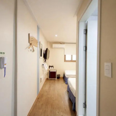 Отель K-guesthouse Sinchon 2 2* Стандартный номер с 2 отдельными кроватями фото 2