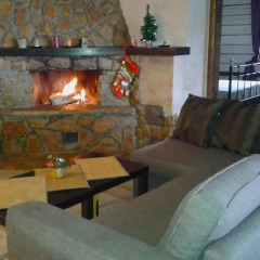 Гостиница Chalet with Fireplace for Family Vacation комната для гостей