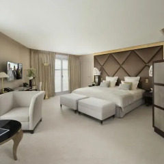 Отель Hôtel Barrière Le Fouquet's 5* Улучшенный номер с различными типами кроватей фото 2