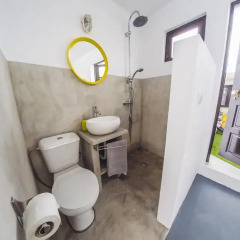 Отель Balili Surf House ванная