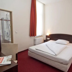 Novum Hotel Eleazar City Center 3* Стандартный номер двуспальная кровать фото 5