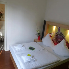 H+ Hotel 4 Youth Berlin Mitte 2* Стандартный номер с двуспальной кроватью