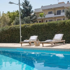 Апартаменты Paphos Love Hut Deluxe Apartment бассейн