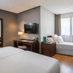 Отель Occidental Granada 4* Стандартный семейный номер с различными типами кроватей фото 4