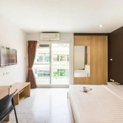 Отель The Fifth Residence 3* Улучшенный номер с двуспальной кроватью фото 6