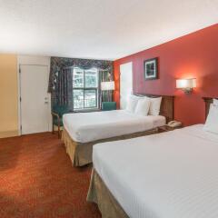 Отель Days Inn by Wyndham Gatlinburg On The River 2* Стандартный номер с 2 отдельными кроватями фото 4