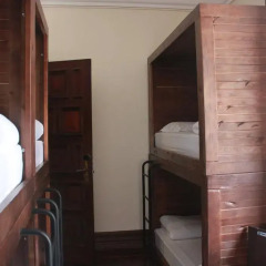 Sant Jordi Hostel Lisbon Кровать в общем номере с двухъярусной кроватью фото 5