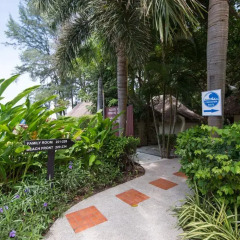 Отель Twin Bay Resort парковка