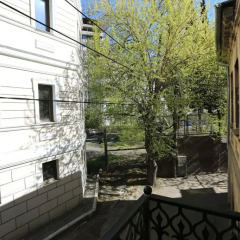 Отель Gallery Hostel Tbilisi Грузия, Тбилиси - отзывы, цены и фото номеров - забронировать отель Gallery Hostel Tbilisi онлайн балкон