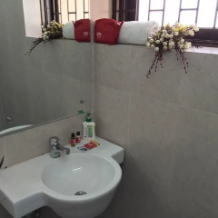 Отель OYO Rooms Gaffar Market 1 ванная фото 2