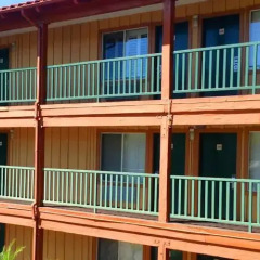 Отель Comfort Inn - Woodland Hills США, Лос-Анджелес - отзывы, цены и фото номеров - забронировать отель Comfort Inn - Woodland Hills онлайн балкон