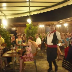 Emerald Hotel развлечения