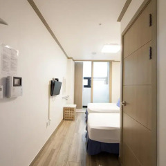 Отель K-guesthouse Sinchon 2 2* Номер Делюкс с 2 отдельными кроватями фото 3