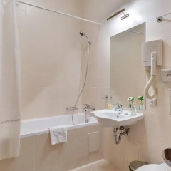 Гостиница Лондонская 4* Улучшенный номер разные типы кроватей фото 6