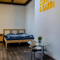 Clown and Bard Hostel Стандартный номер с двуспальной кроватью фото 10