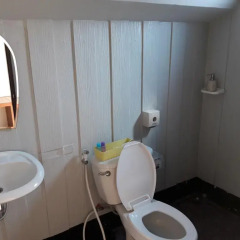 Отель De Coco House Sriracha 3* Бунгало с различными типами кроватей фото 10