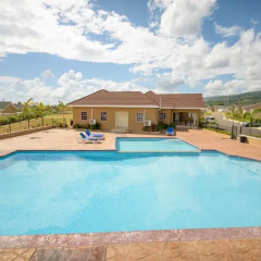 Отель Retreat Drax Hall Country Club бассейн
