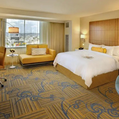 Отель JW Marriott Los Angeles L.A. LIVE Представительский номер с различными типами кроватей фото 3