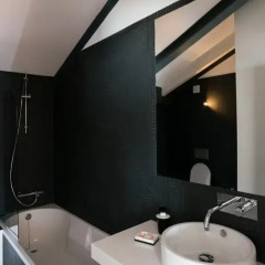 Отель Feels Like Home Bairro Alto Luxus Flat Португалия, Лиссабон - отзывы, цены и фото номеров - забронировать отель Feels Like Home Bairro Alto Luxus Flat онлайн ванная фото 2