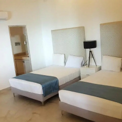 Отель Playa Conchas Chinas 3* Люкс