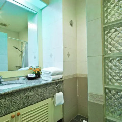 Отель Admiral Suites Sukhumvit 22 By Compass Hospitality 4* Улучшенная студия фото 4