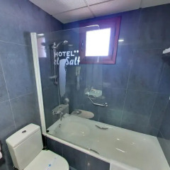 Hotel El Salt Вальдерробрес ванная фото 2