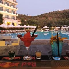 Отель Rapos Resort бассейн